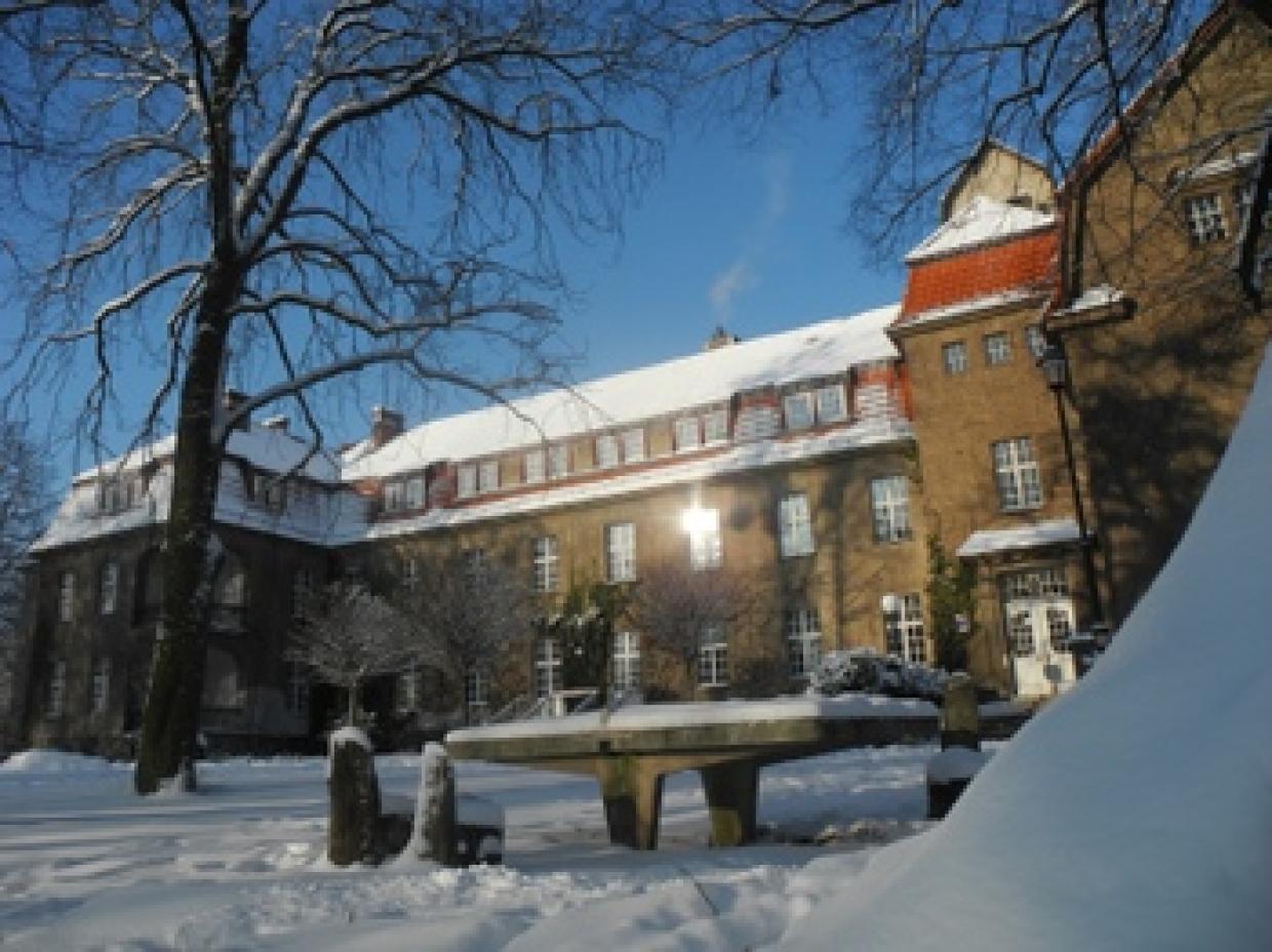 Die Jugendbildungsstätte im Schnee