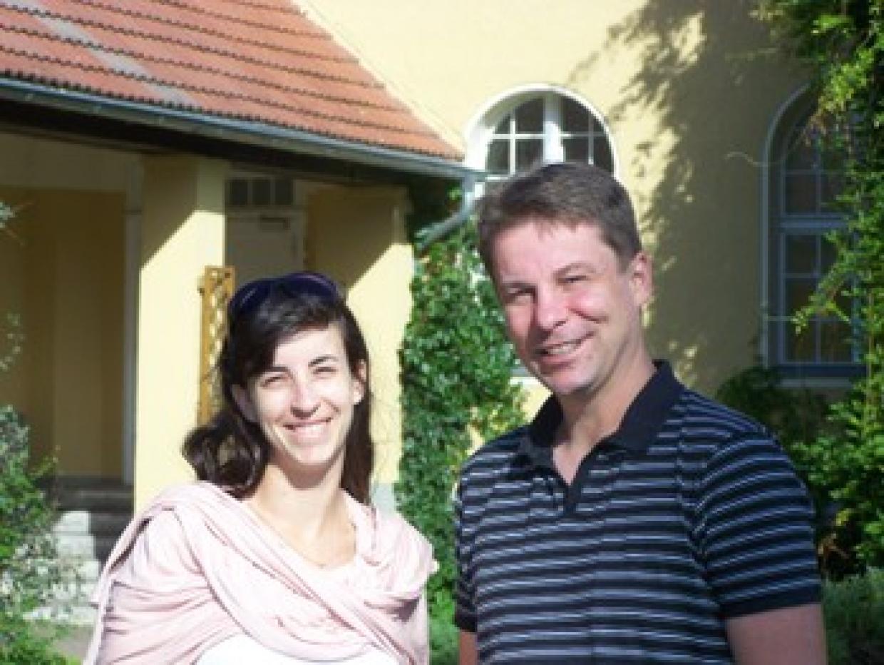Yael Einhar aus Israel mit Bildungsreferent Tim Scholz