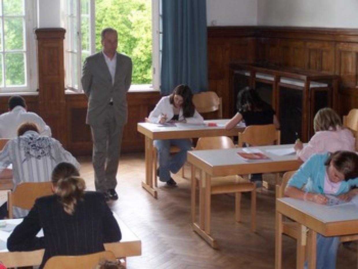 Simulierter Einstellungstest: Die Schüler_innen gewinnen Sicherheit, wenn sie erleben, was auf sie zukommt.