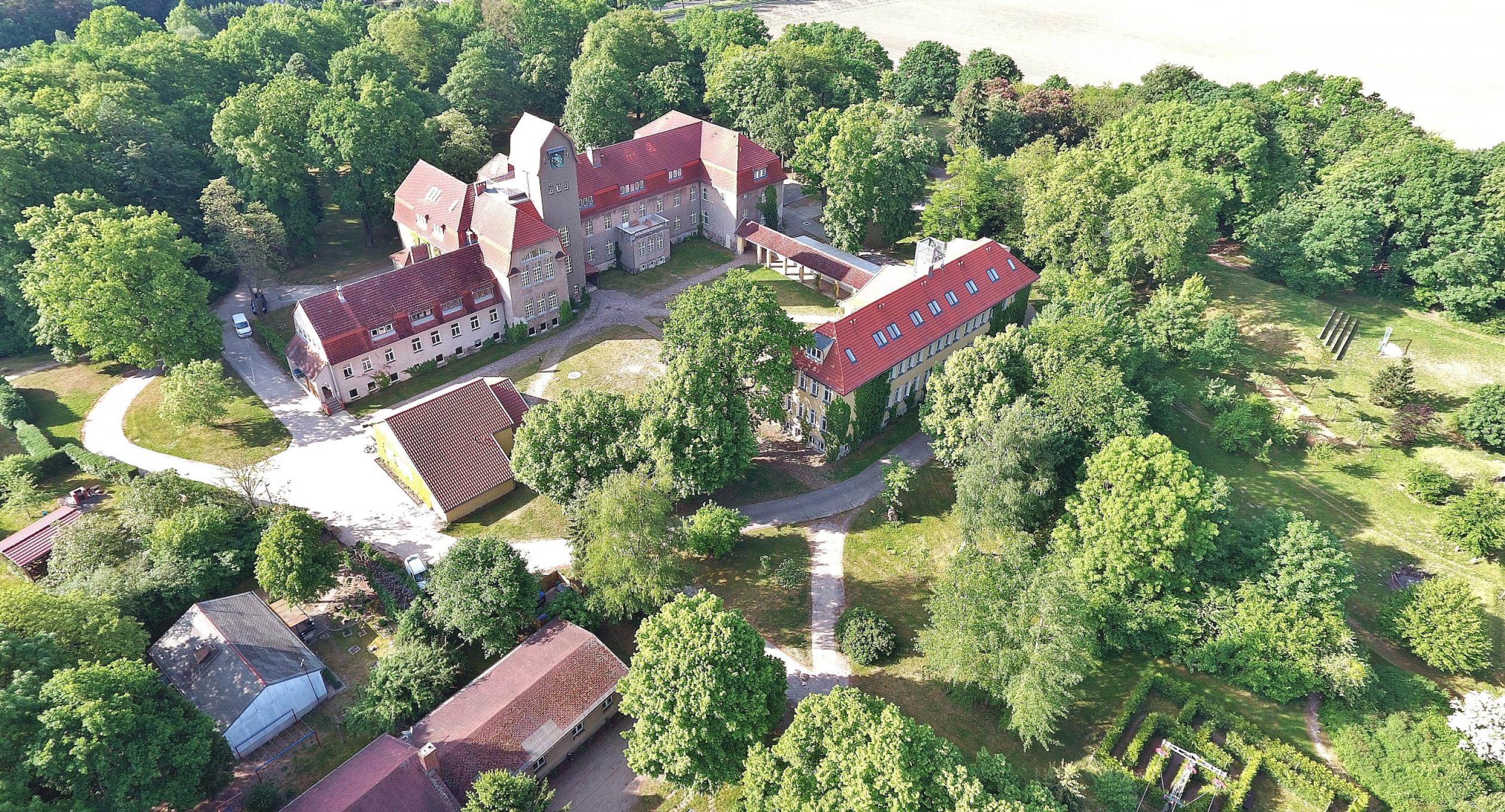 wir sind wieder fur sie da nur etwas verandert jugendbildungsstatte kurt lowenstein